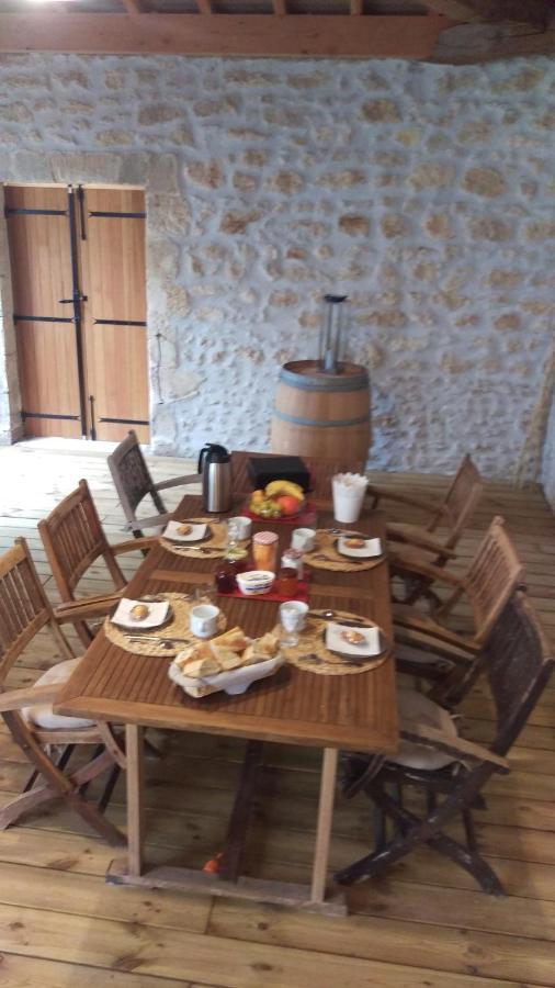 Au Coeur Des Vignobles Bed & Breakfast Saint-Estèphe Екстериор снимка